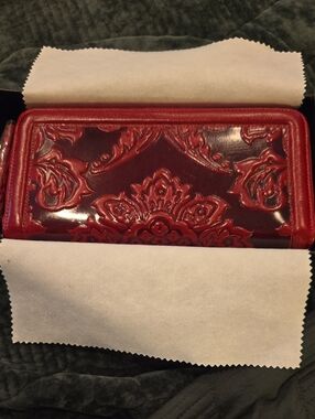 🌹Pijushi Red Embossed Leather Women's Wallet 👋Mmhmm💝 NWT